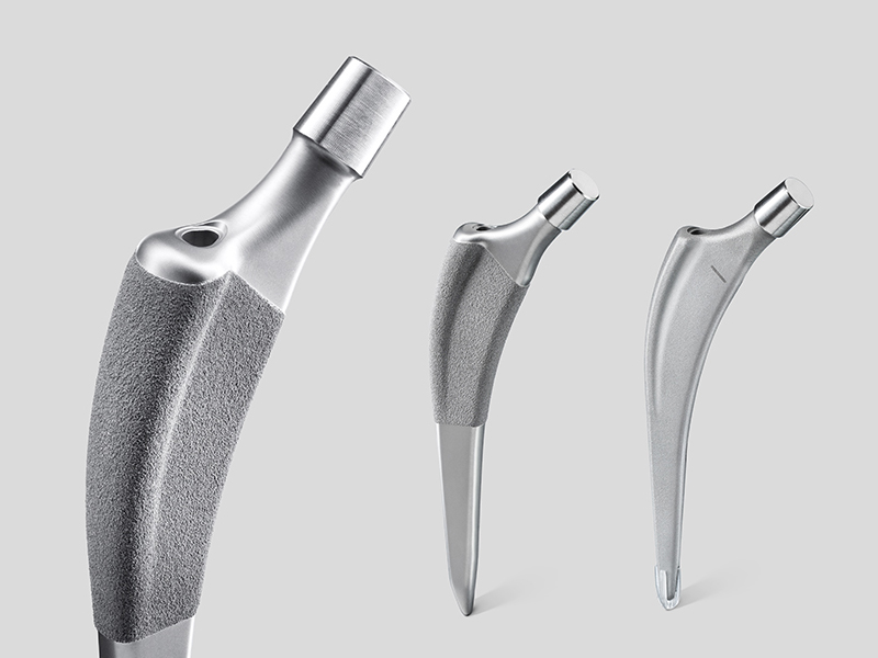 Üç yapay kalça şaftı