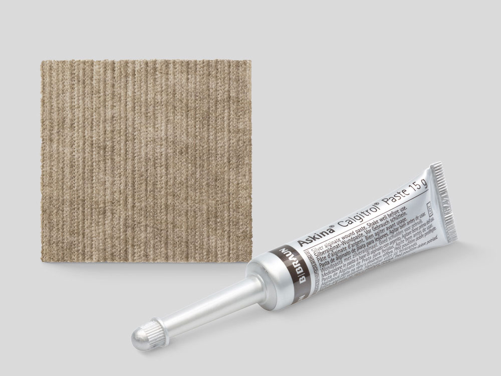 Bir büyük ve bir küçük Askina Calgitrol macun tüpü yan yana